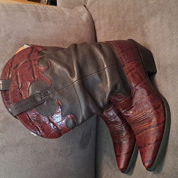 Ariat lady's Boots Sz. 7.5 - Picture 2 of 7